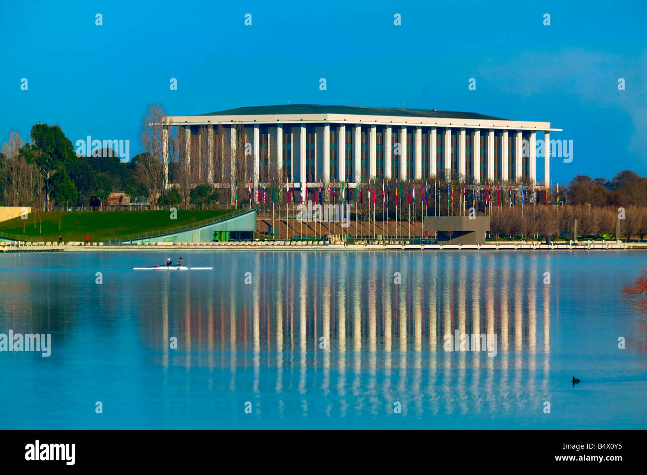 NATIONAL LIBRARY LAKE BURLEY CANBERRA NSW AUSTRALIA Stock Photo - Alamy