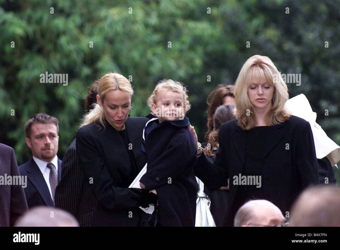 Jerry Hall and baby also Mick Jagger s daughter May 2000 Elizabeth at the funeral of Mick s mother Eva in Ham Stock Photo