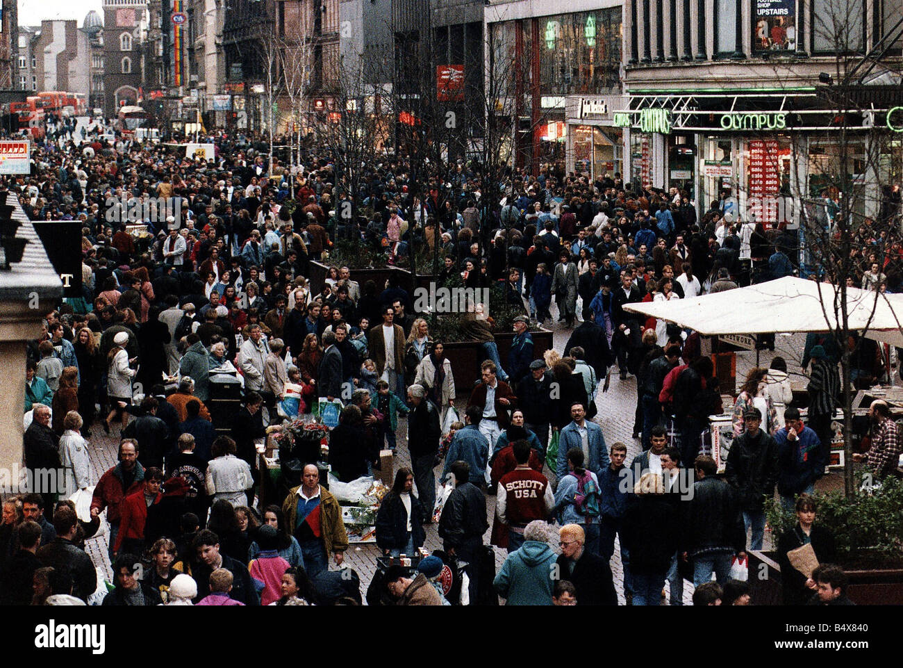 Christmas shopping Glasgow Argyle Street crowds Stock Photo Alamy