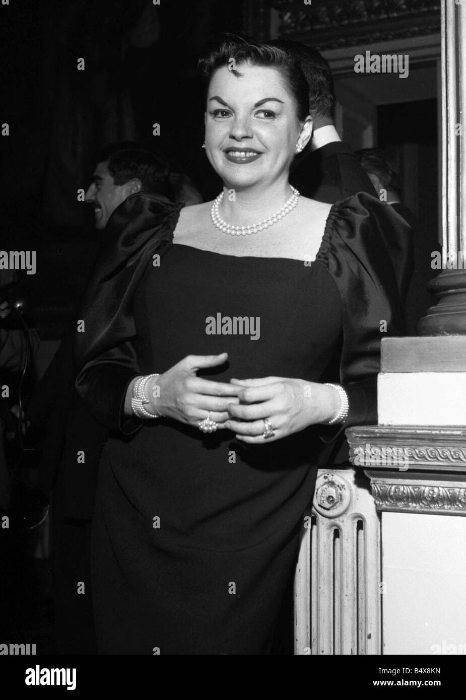 Judy Garland at the Savoy Hotel in London 1957 Stock Photo Alamy