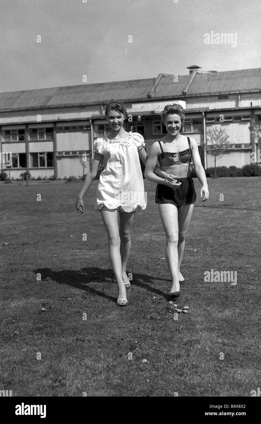 Pat Laurence and Dilys Laye at Shepperton Film Studio preparing to go on to set of Blue Murder At St Trinians 1957 Roland Searl Stock Photo