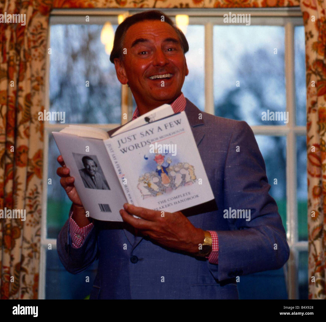 Bob Monkhouse reading his book 1989 Stock Photo Alamy