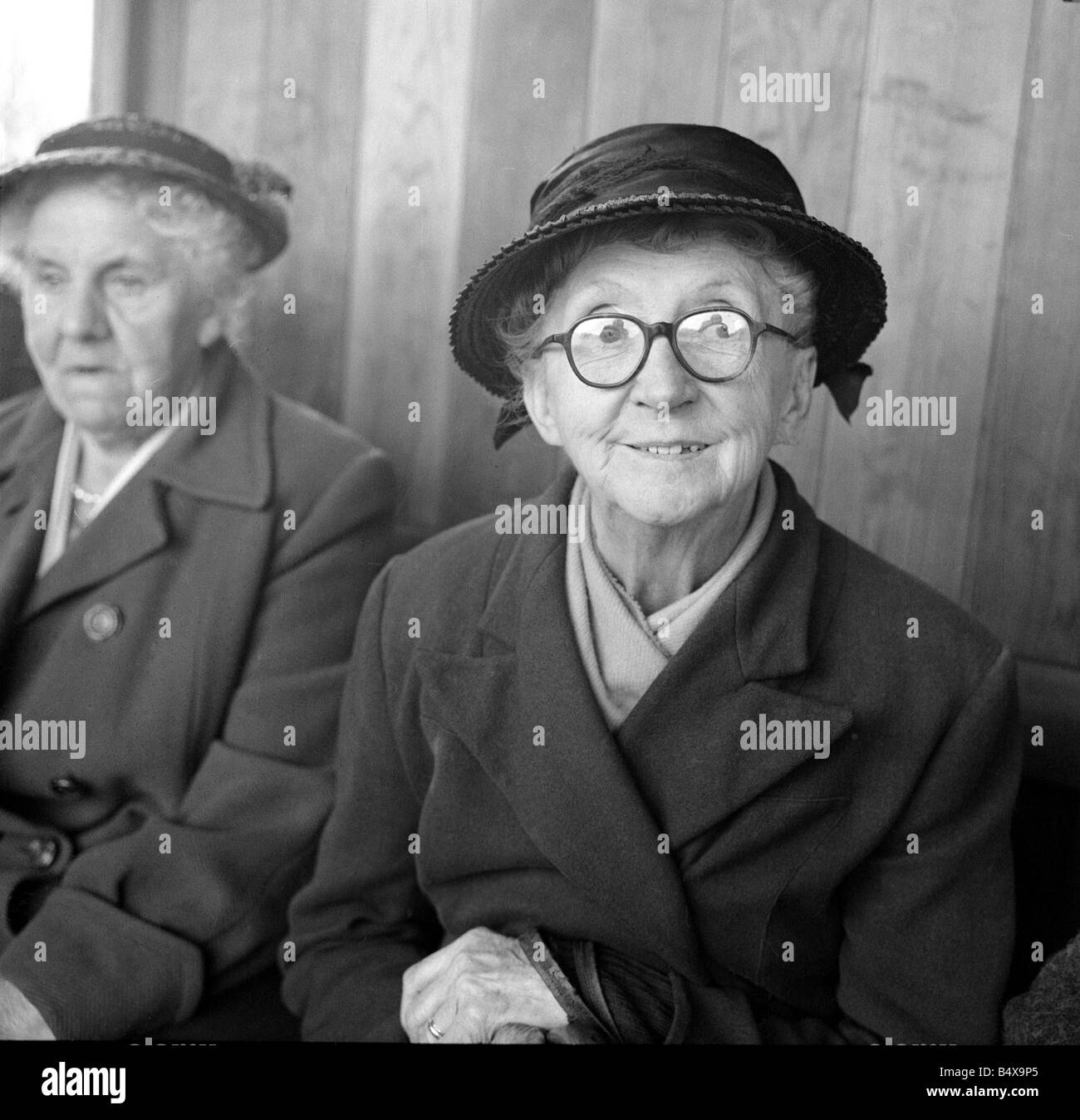 Old age pensioner Mrs Eliza Bates from Brighton October 1957 Stock Photo