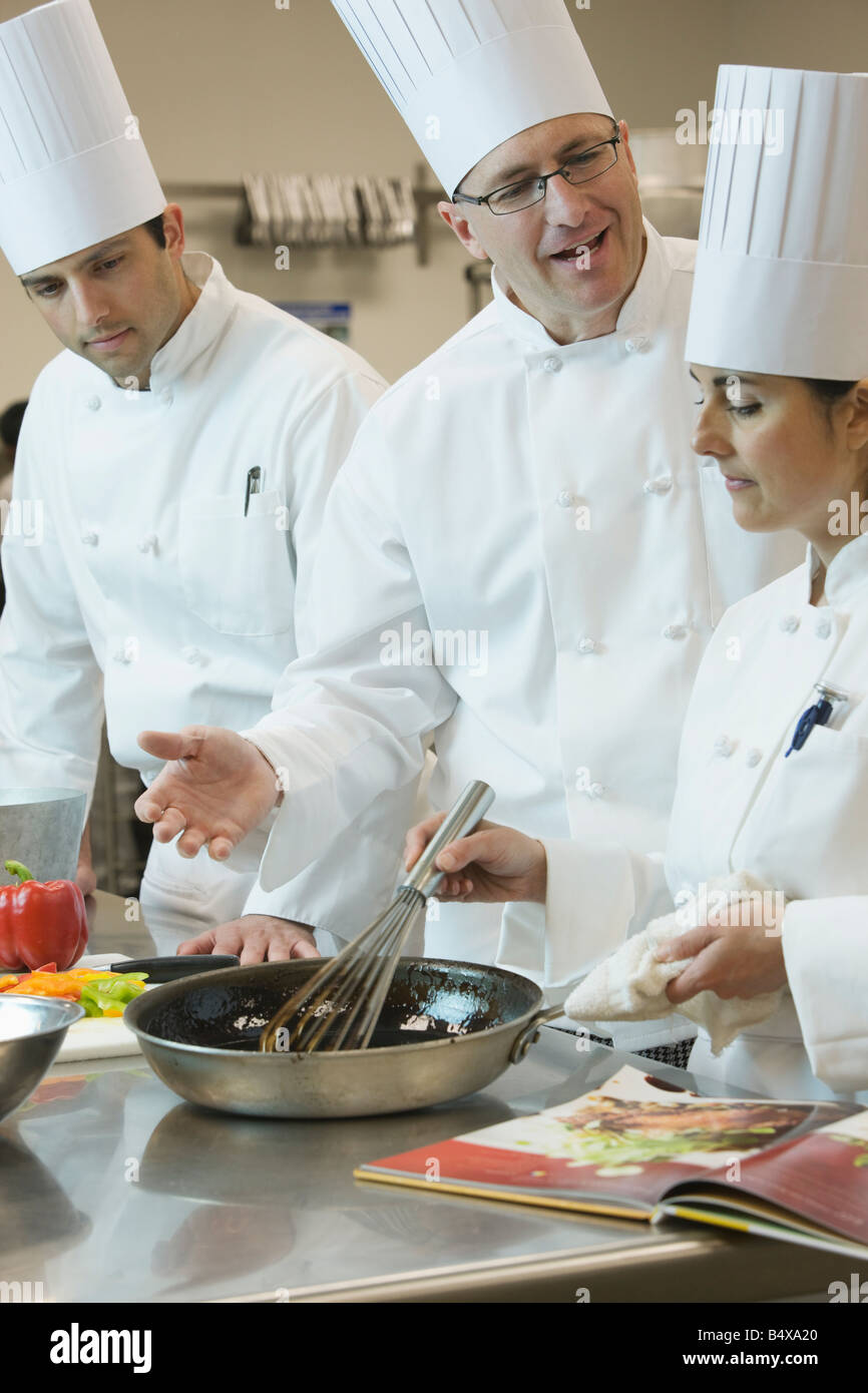 Head chef teaching cooking techniques Stock Photo - Alamy