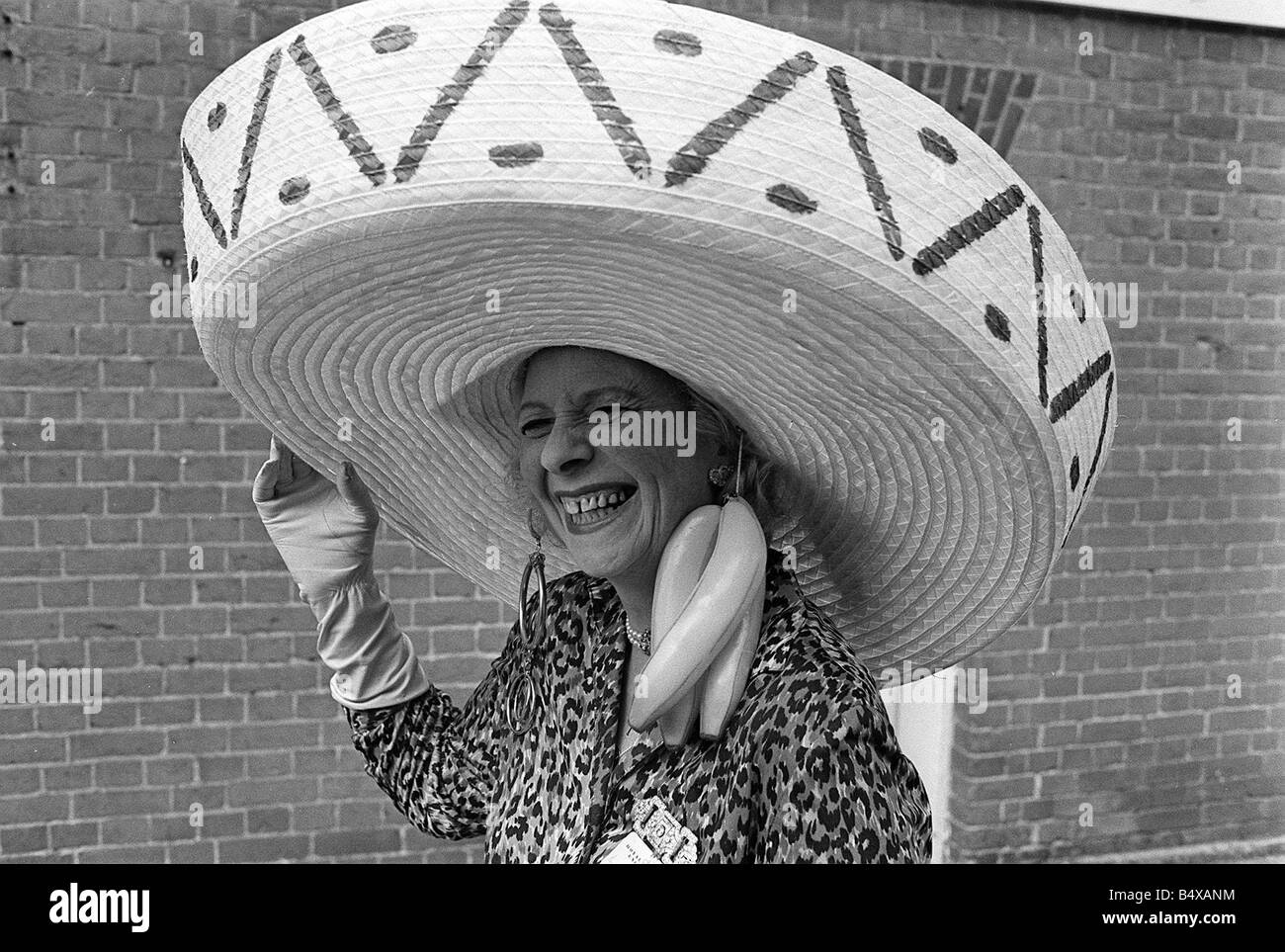 1968 Clothing Ascot Racing Fashion Gertrude Shilling wearing an outrageous Wide Brimmed Hat at Ascot race Stock Photo