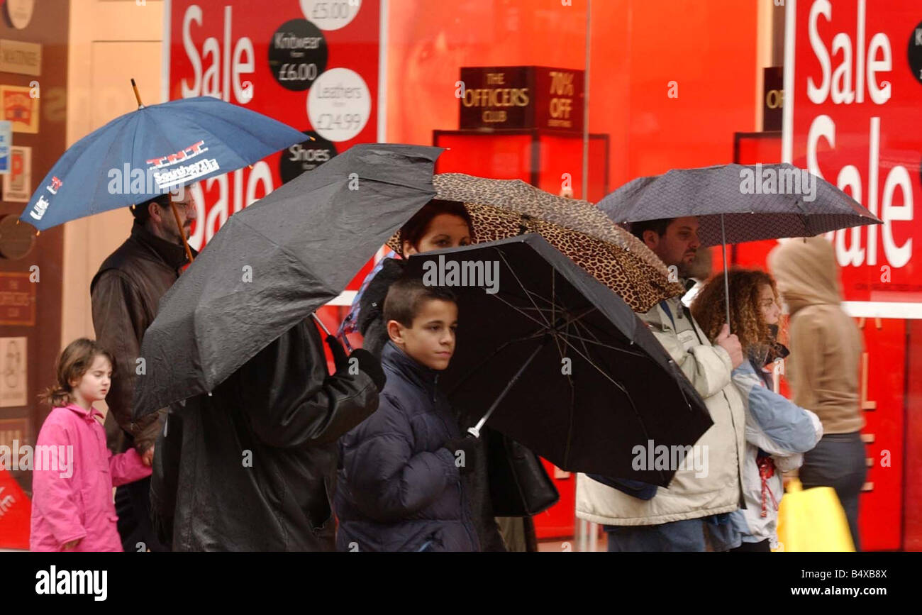 Winter sales in the wind and rain Oxford Street London 26th December 2006 Stock Photo
