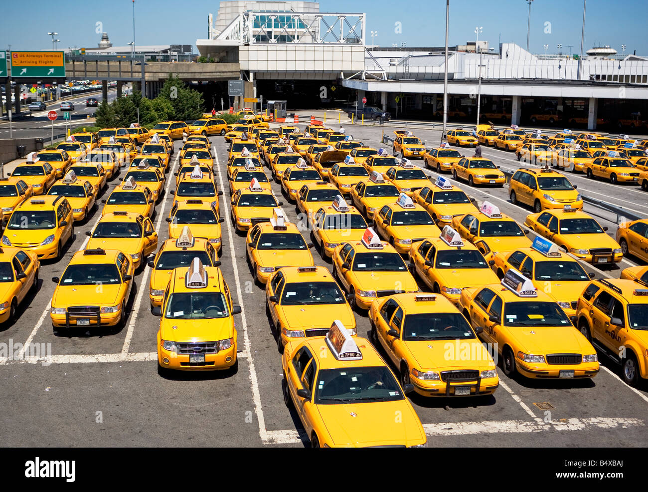 Taxis New York Queue High Resolution Stock Photography and Images - Alamy