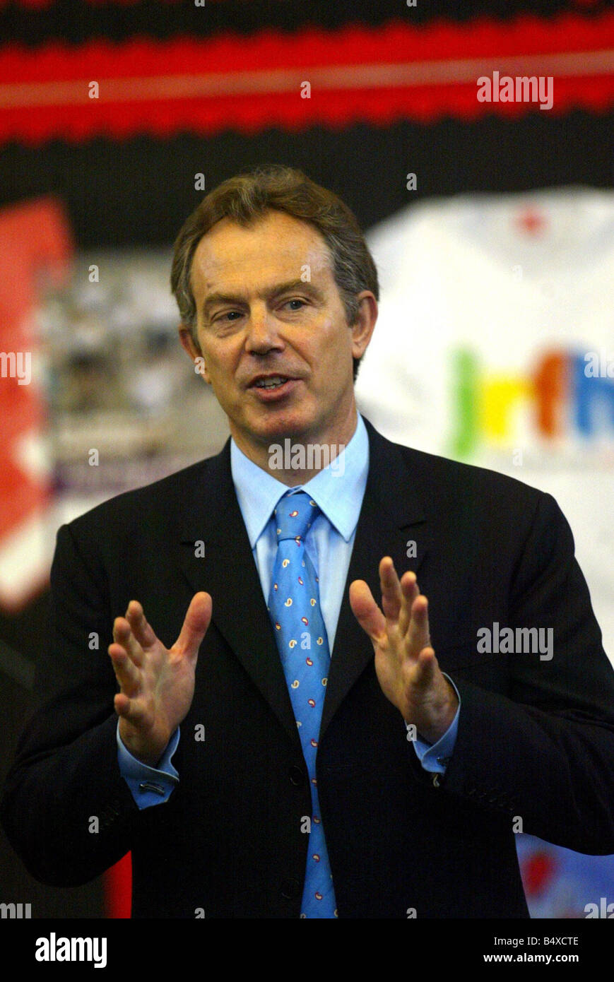 Tony Blair visiting Hotspur Primary School Heaton Stock Photo - Alamy