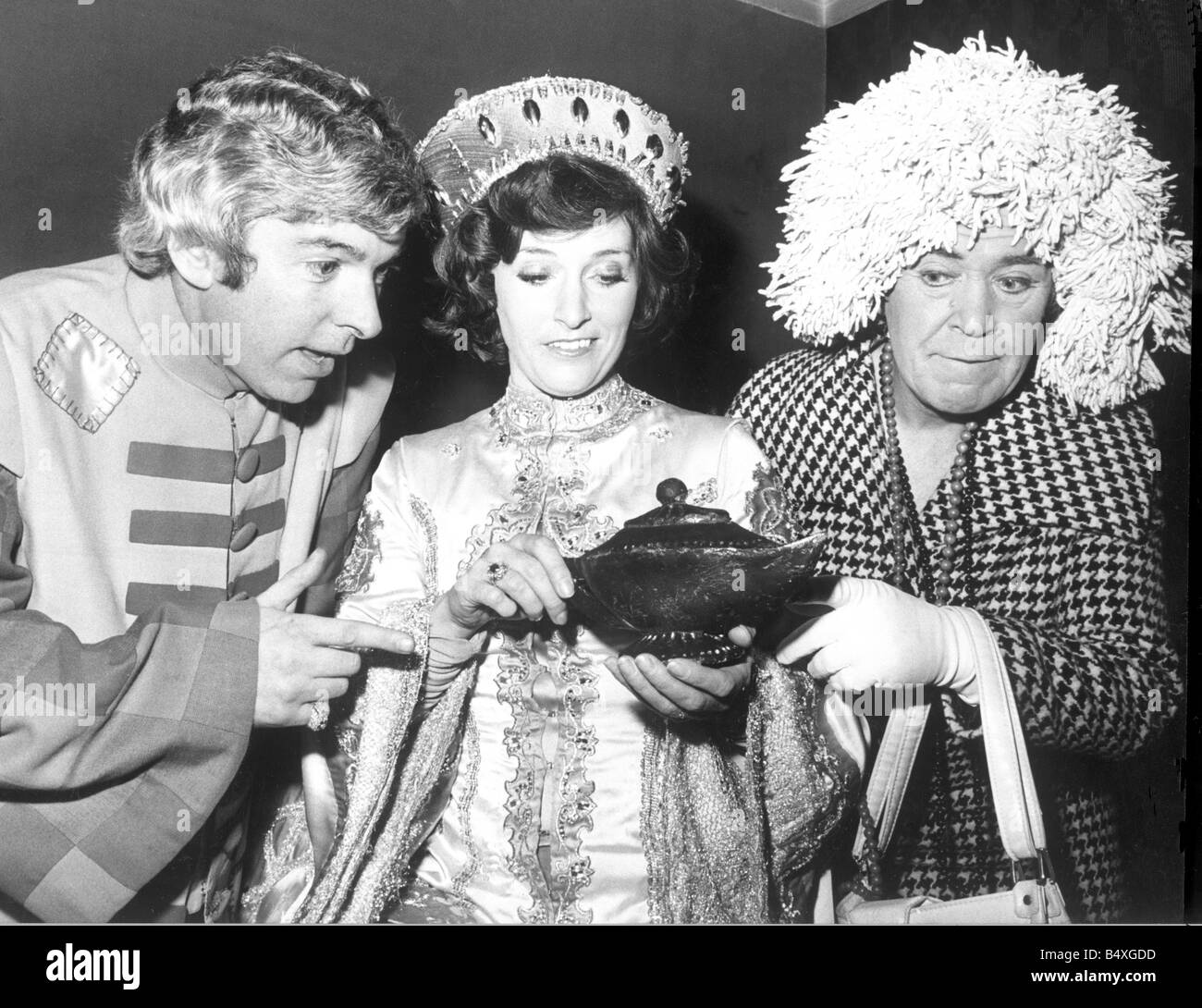 Tom O'Connor (left), Pauline Whitaker (centre) and Peter Butterworth( Far right) who all appeared in the pantomime Aladdin' at t Stock Photo