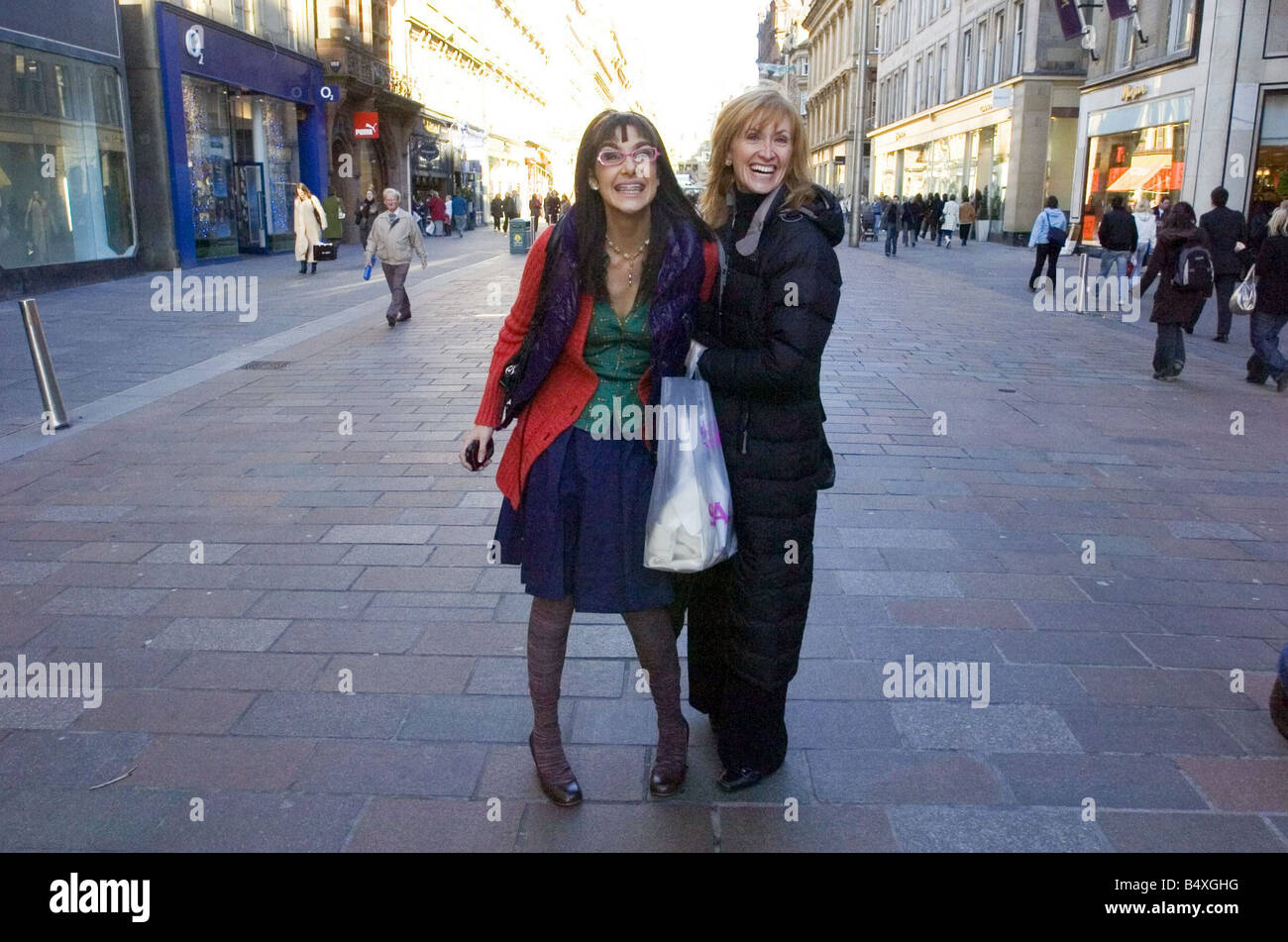 Model Julie Hannah dressed as Ugly Betty January 2007 meets Jackie Bird while shopping Stock Photo