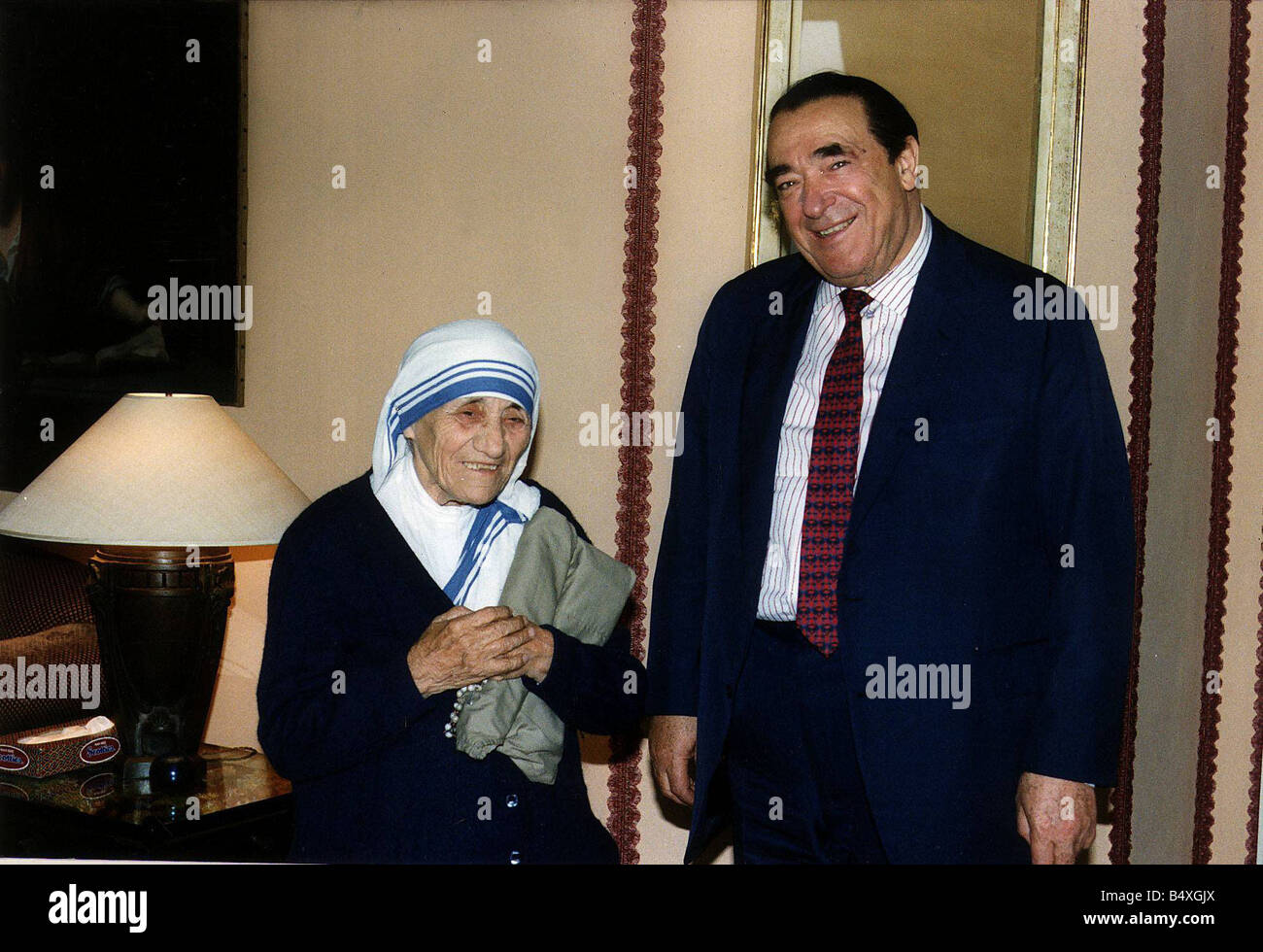 Robert Maxwell Crooked Tycoon with Mother Teresa in his penthouse suite at Offices of Daily Mirror Holborn Circus April 1988 Stock Photo