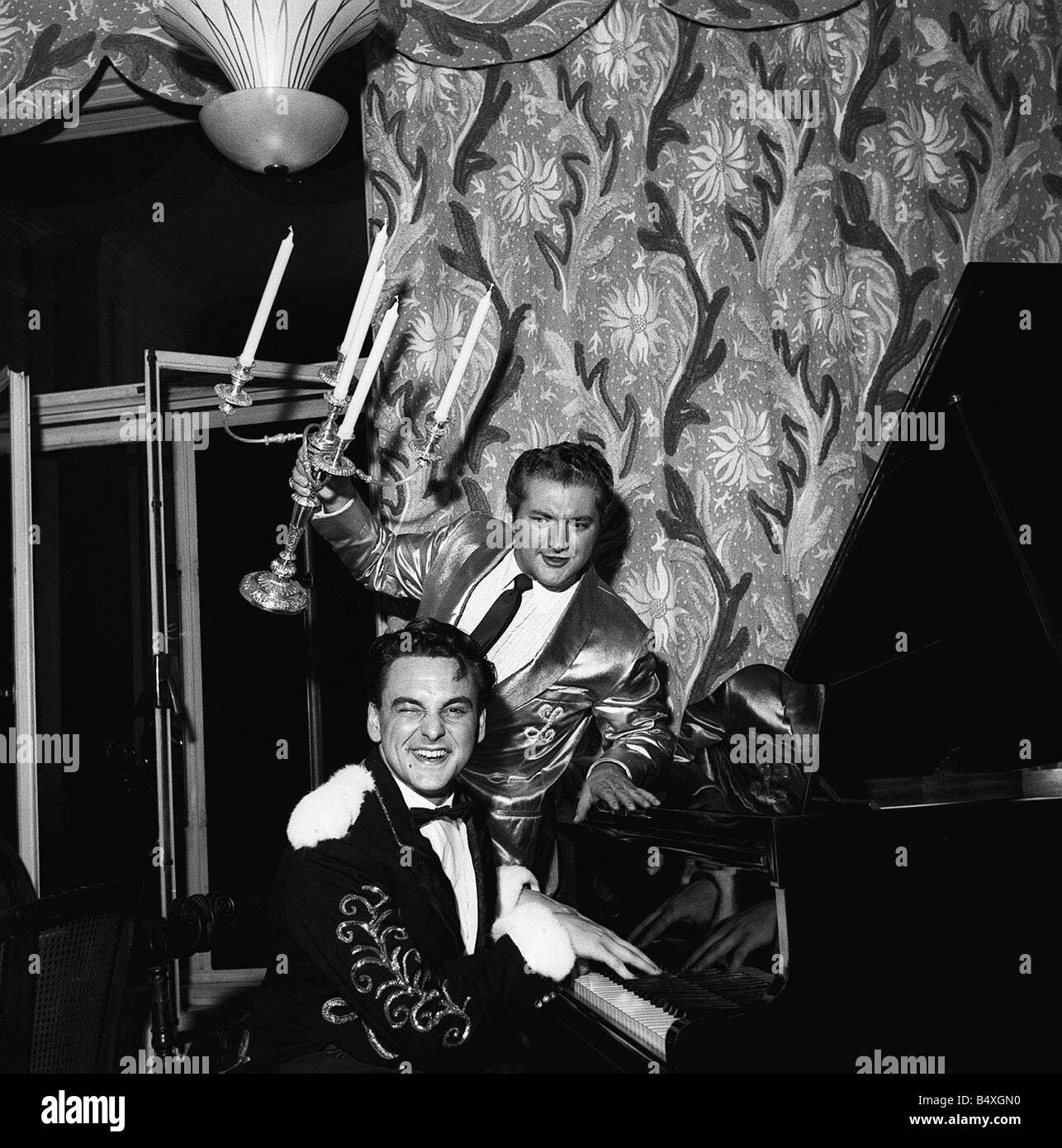 Bob Monkhouse With Liberace 1956 Hailed As Mr Showbiz Liberace Was The Personification Of
