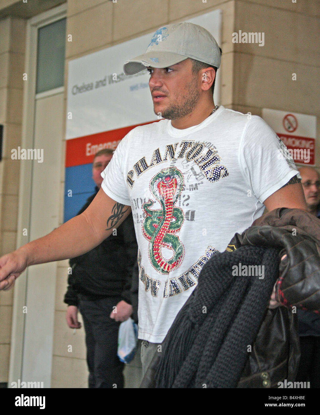 Peter Andre leaving the Chelsea and Westminster hospital today.&#13;&#10;8th January 2007. Stock Photo