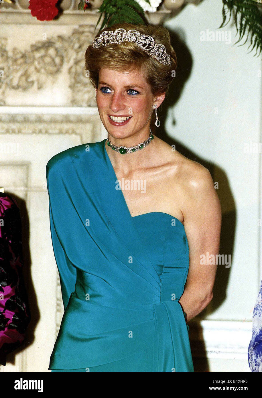 Princess Diana wears turquoise blue ...