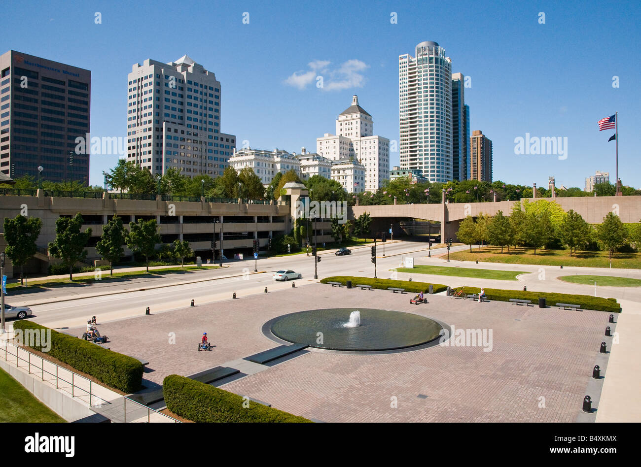 Downtown Milwaukee fountain & park by lakefront Stock Photo - Alamy