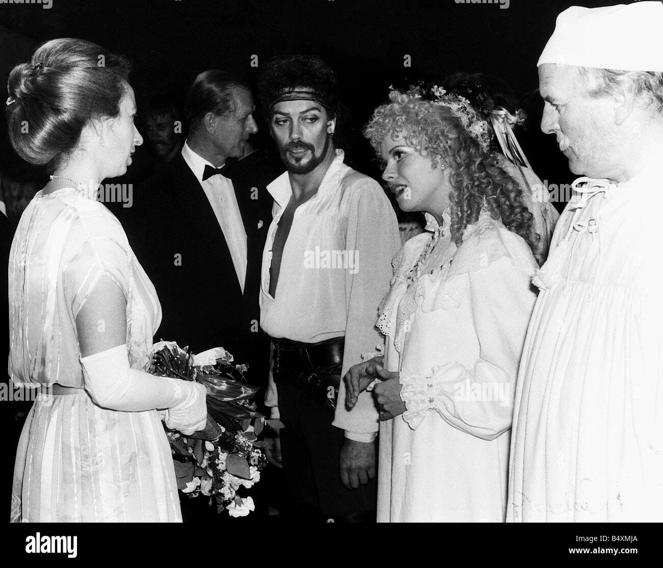 Royals meet stars of Pirates of Penzance 1982 Stock Photo - Alamy