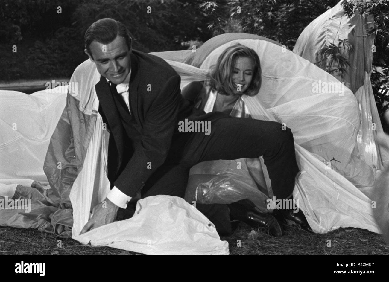 Film Goldfinger 1964 Sean Connery Honor Blackman James Bond 007 Stock Photo
