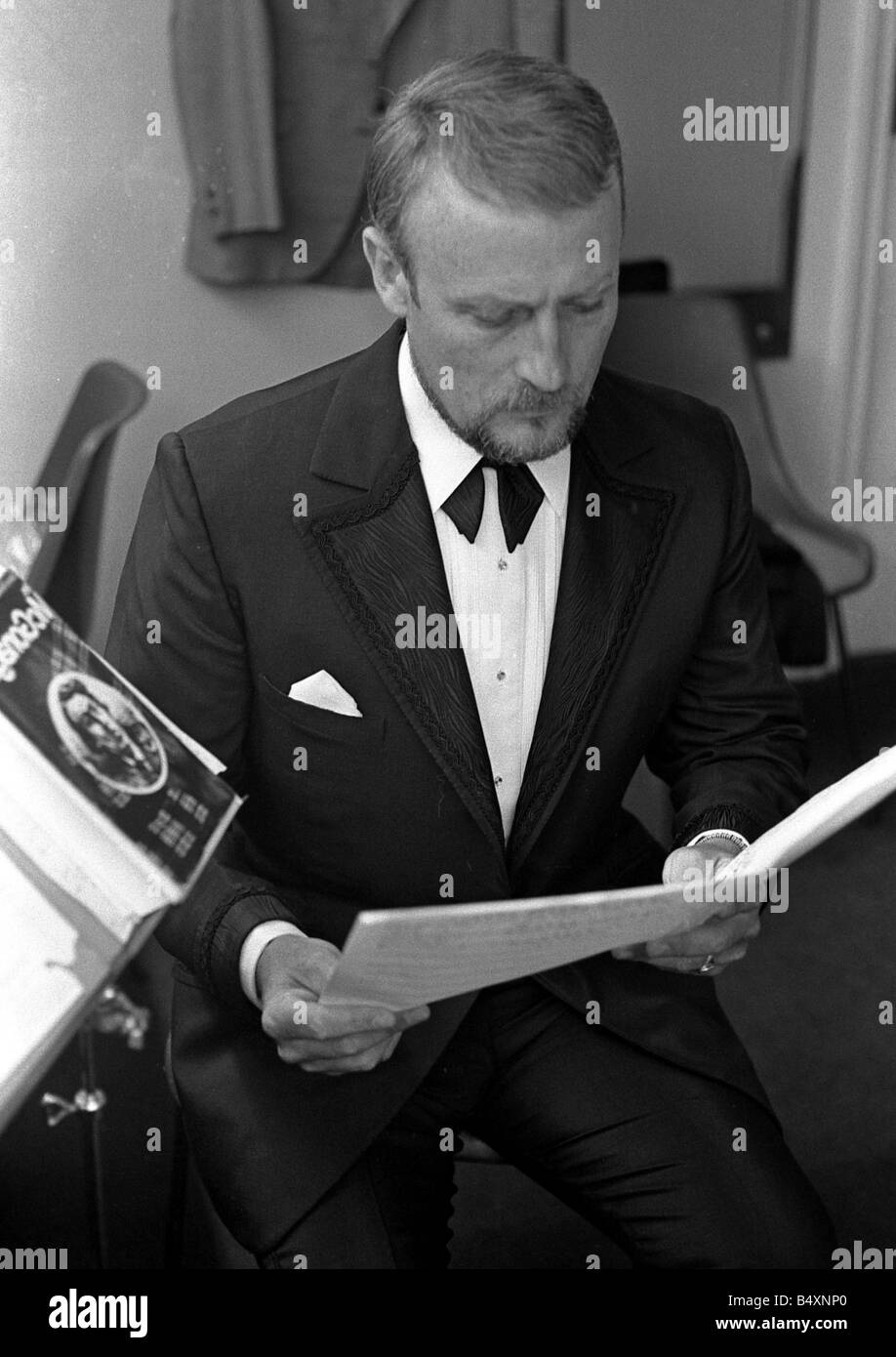 Actor Edward Woodward seen here in his dressing room rehearsing a William McGonagall poem for his one man show. Circa 1972 Stock Photo