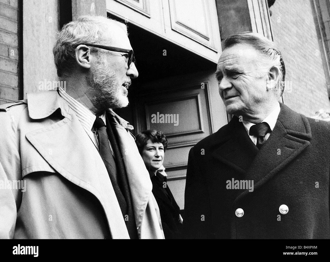 Sir John Mills and Anthony Quayle Actors after the memorial service for Peter Finch Stock Photo