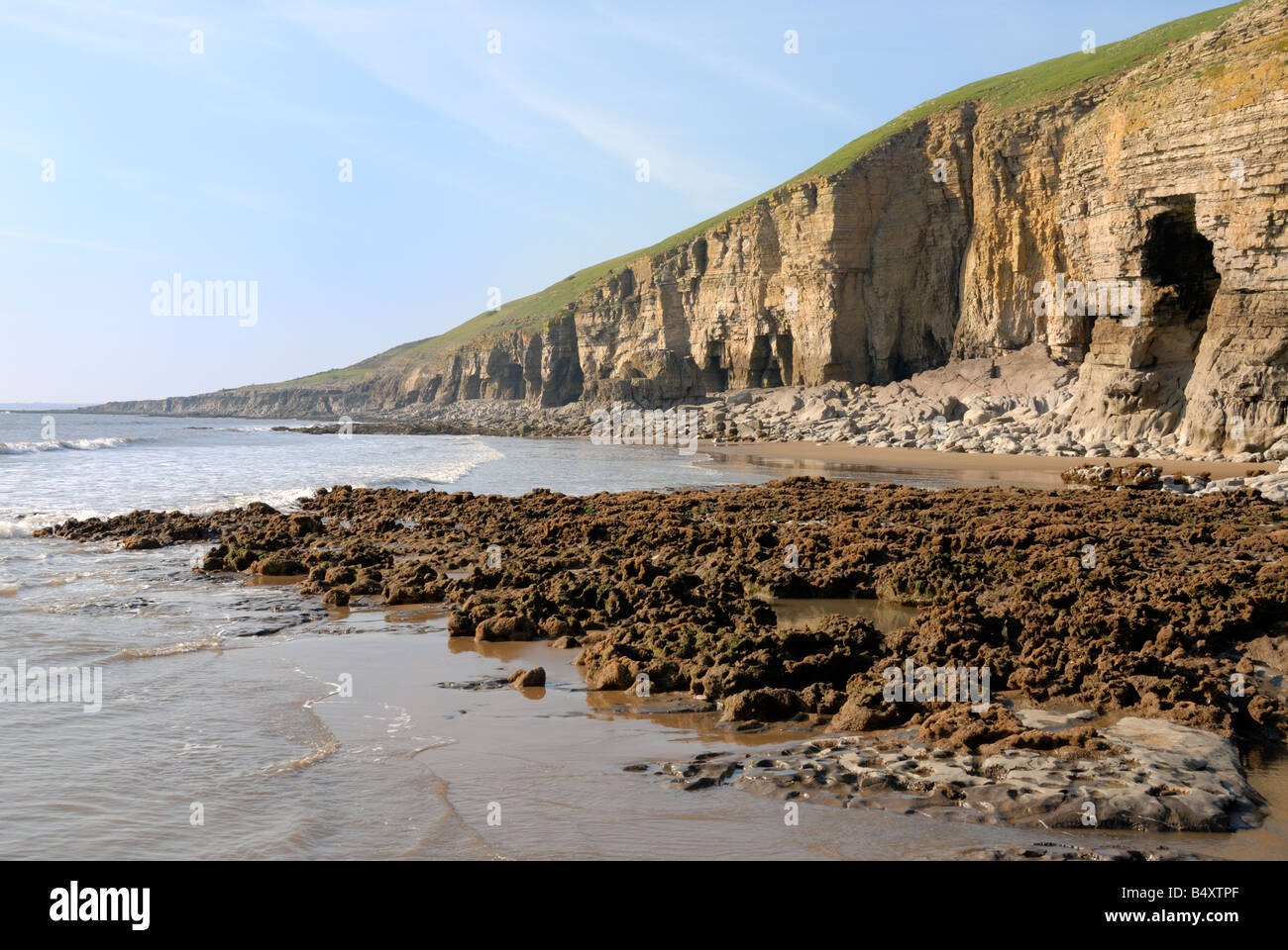 Cliffs at Dunraven Bay between Ogmore and Southerndown Stock Photo