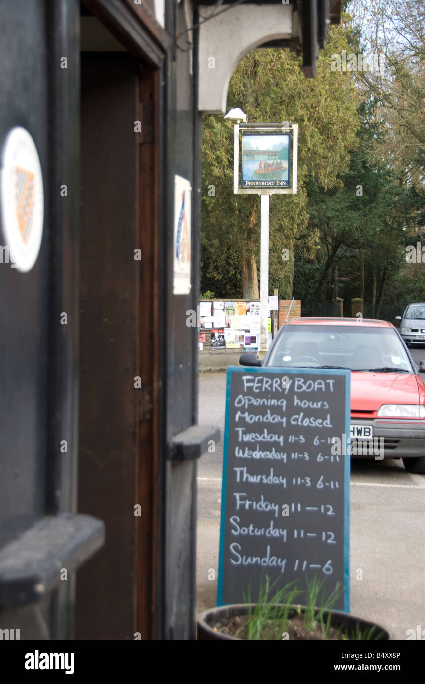 Lunch menu outside the Ferry Boat Inn, Whitchurch, Panbourne Stock Photo