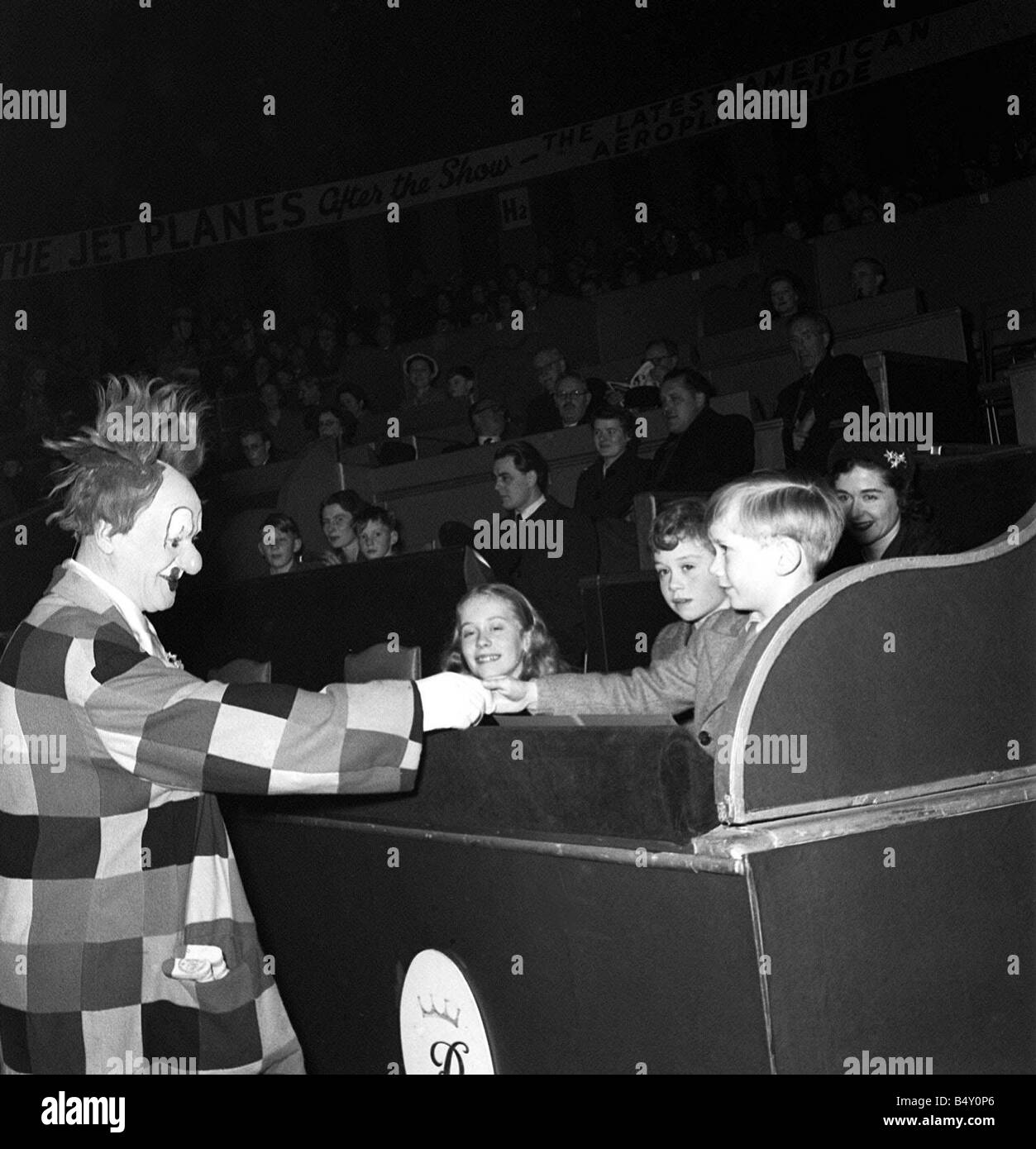 Duke of Gloucester with sons Prince Richard Jan 1952 and Prince william at Olympia Circus with clown Stock Photo
