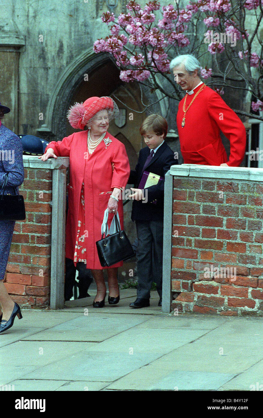 Queen Mother with Prince William April 92 coming out of Easter church service Stock Photo