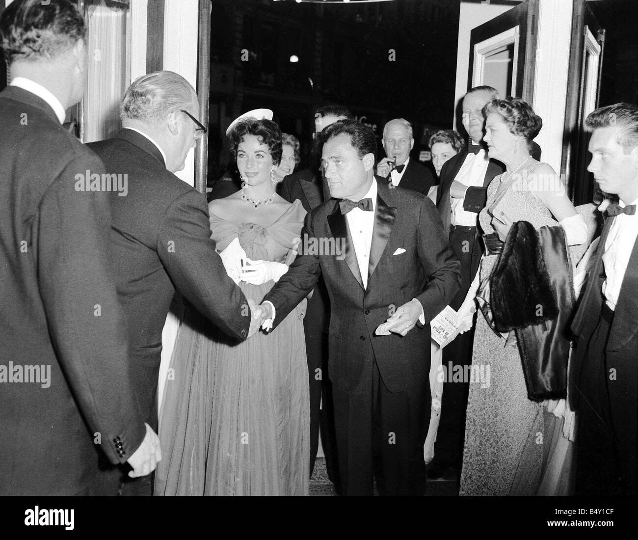 Utilizing a \, image size:1300x1100