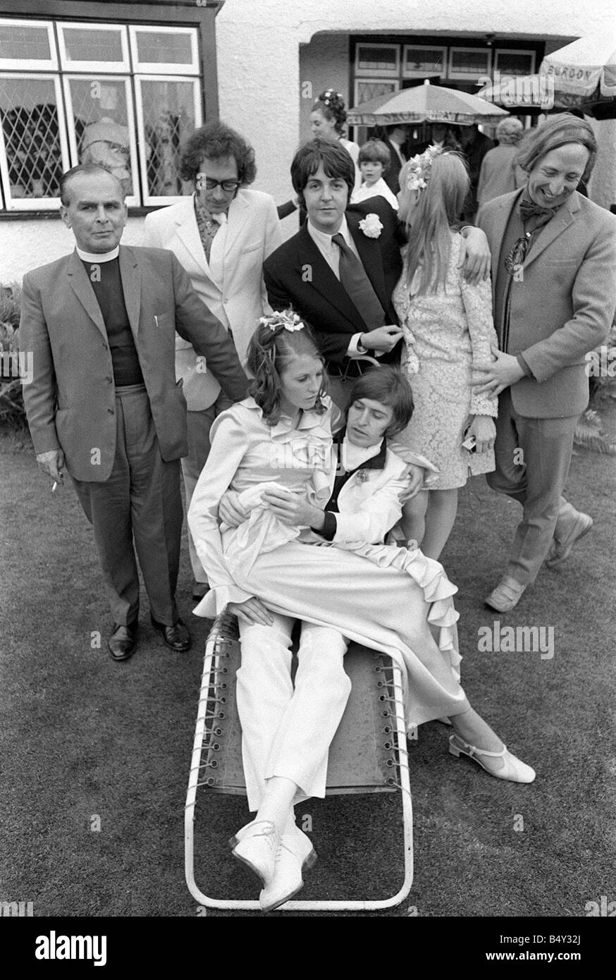 The Beatles June 1968 Paul McCartney Jane Asher and Roger McGough and John Gorman of The Scaffold attend the wedding reception of Mike McGear and Angela Fishwick 7 6 1968 Stock Photo