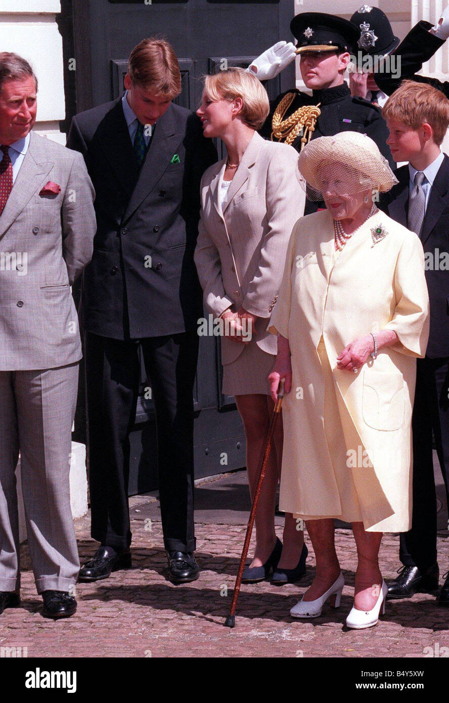 Queen Mother 98th Birthday Celebrations August 1998 Prince William and Zara  Phillips share a joke outside the gates of Clarence Stock Photo - Alamy