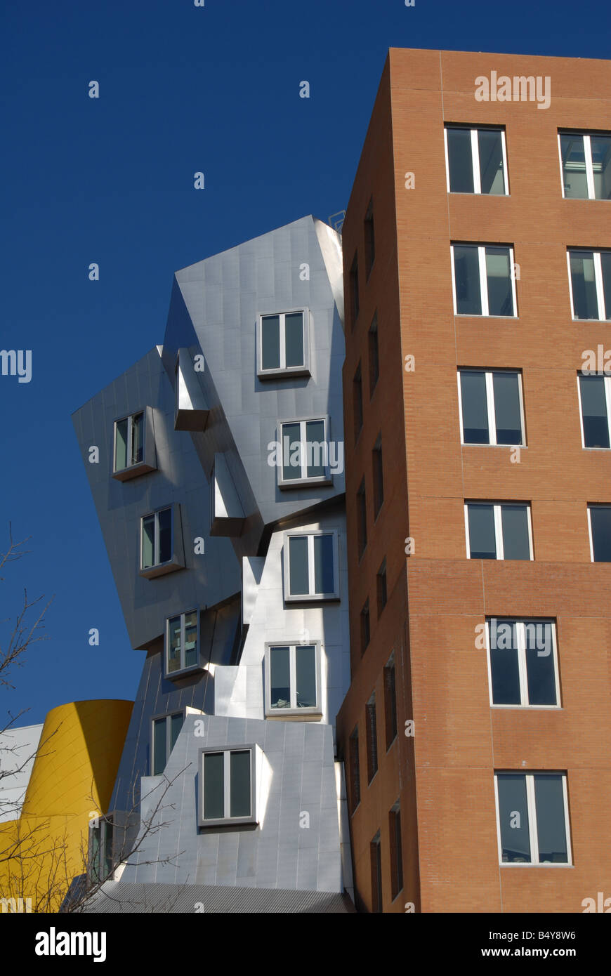 An Exterior view of the Ray and Maria Stata Centre ( Frank Ghery ) , MIT Boston USA Stock Photo