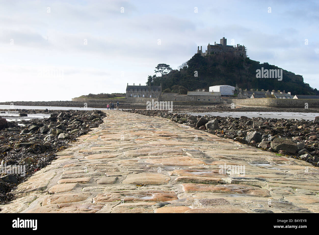 Causeway To St Michael s Mount in Cornwall Stock Photo