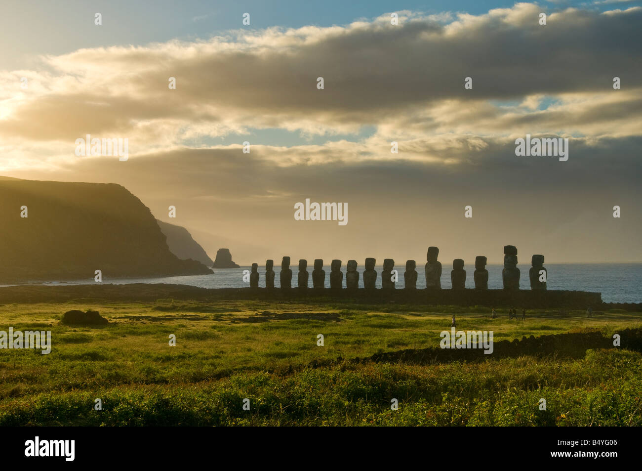 Ahu tongariki largest ahu on hi-res stock photography and images - Alamy