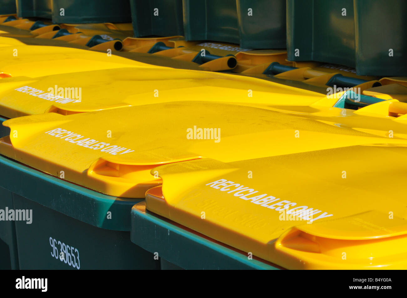 Yellow recycling bin hires stock photography and images Alamy