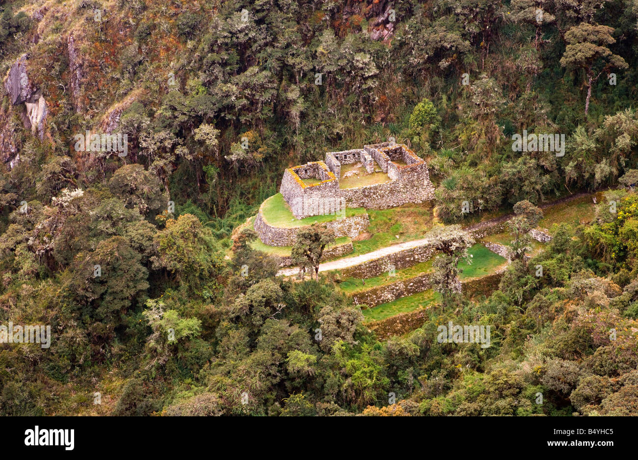 The Incan ruins at the site of Concha Marca or Qonchamarka seen from Sayaqmarka on the third day three of the Inca trail, Peru Stock Photo