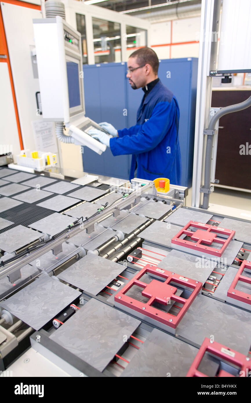 SCHOTT Solar AG production of solar cells Worker controlling the production process of the wafers at a computer Stock Photo