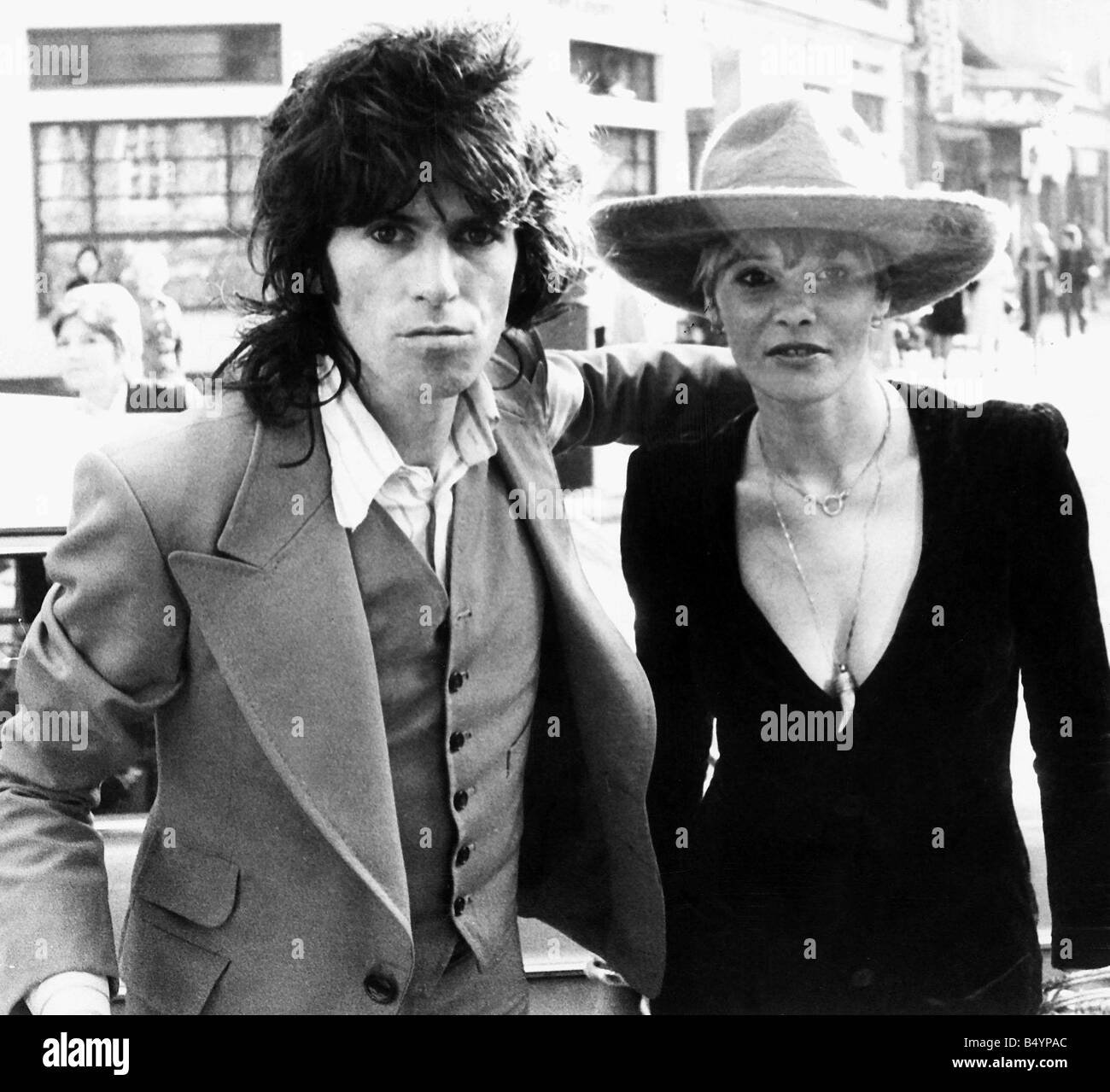 Anita Pallenberg and boyfriend Keith Richard 1973 gqmagazineusa Stock Photo