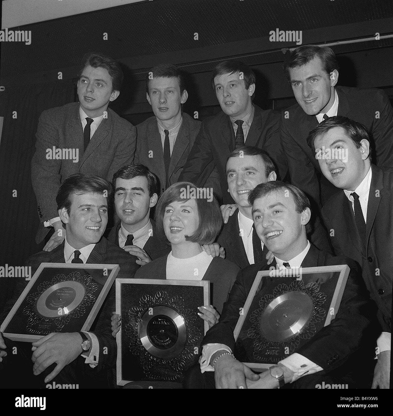 Pop stars Cilla Black Billy J Kramer and Gerry of Gerry and the pacemakers pictured at EMI recording studios in 1964 28 4 99 Stock Photo