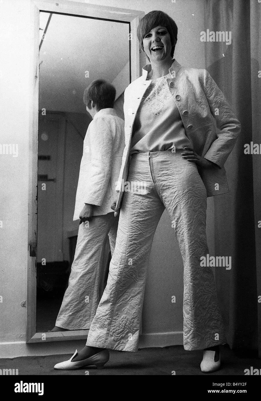 Cilla Black pop singer entertainer in dressing room 1966 Stock Photo ...