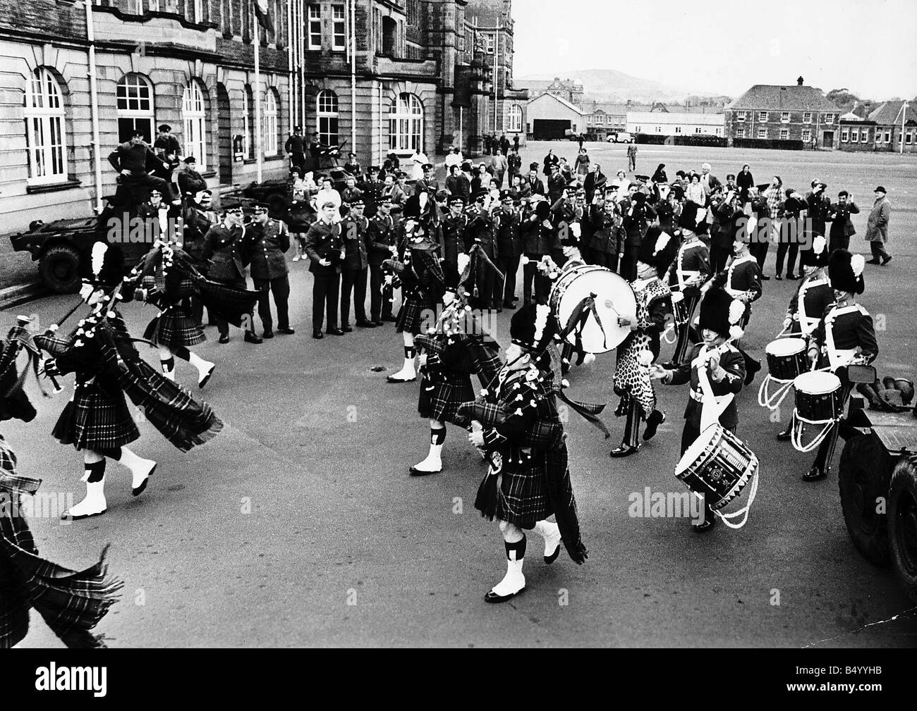 Carte Postale Écosse - The Pipe Band 1er Bataillon Scots Guards - Fabriquée En Suisse