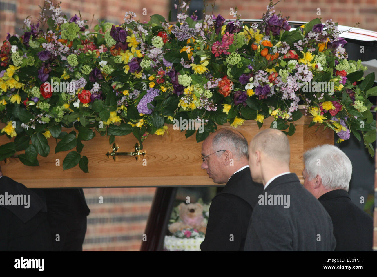 John Inman s funeral at Golders Green Crematorium today 23rd March 2007