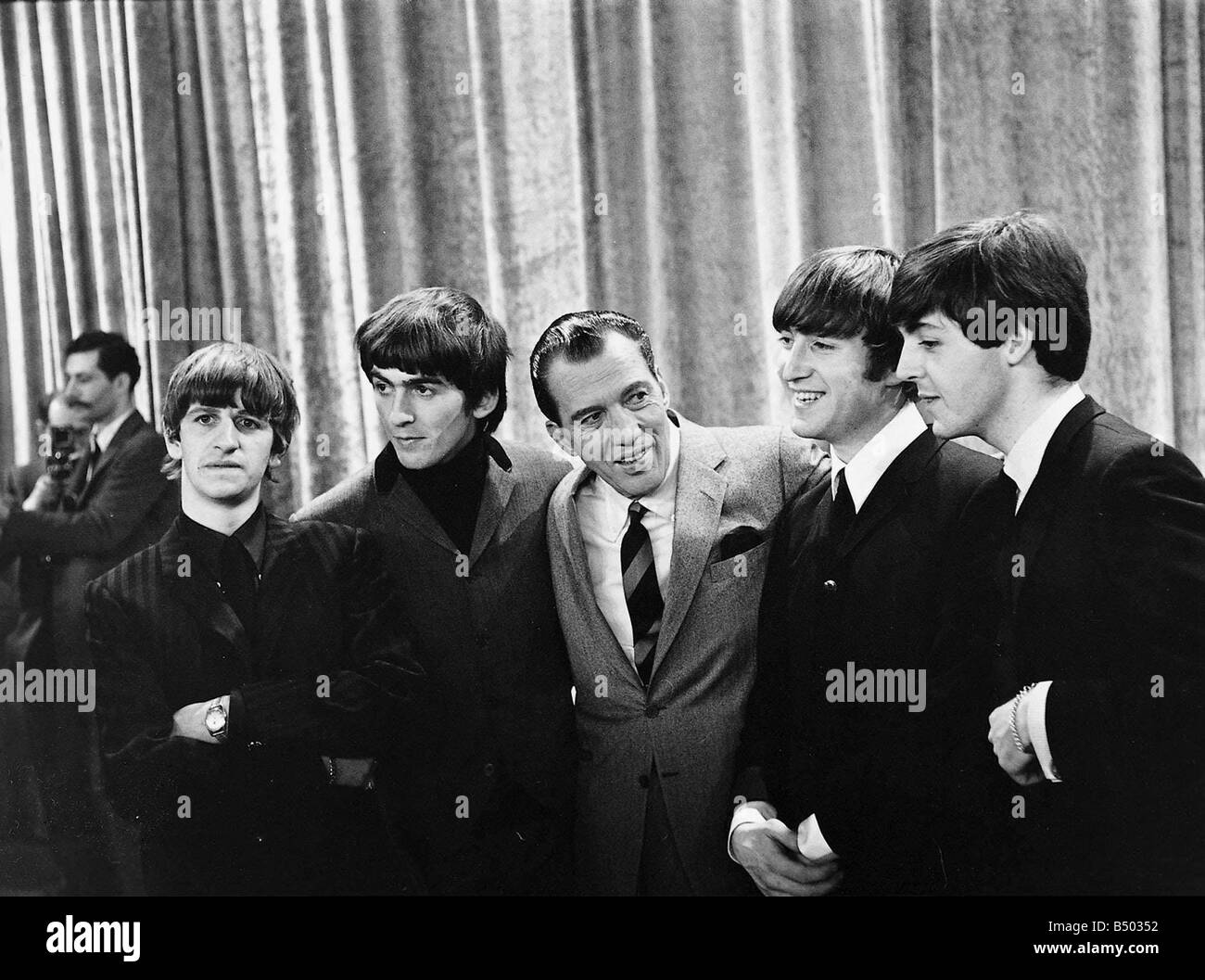 Beatles Files 1964 John Lennon Paul McCartney George Harrison and Ringo Starr with American TV show host Ed Sullivan on the 8th Stock Photo