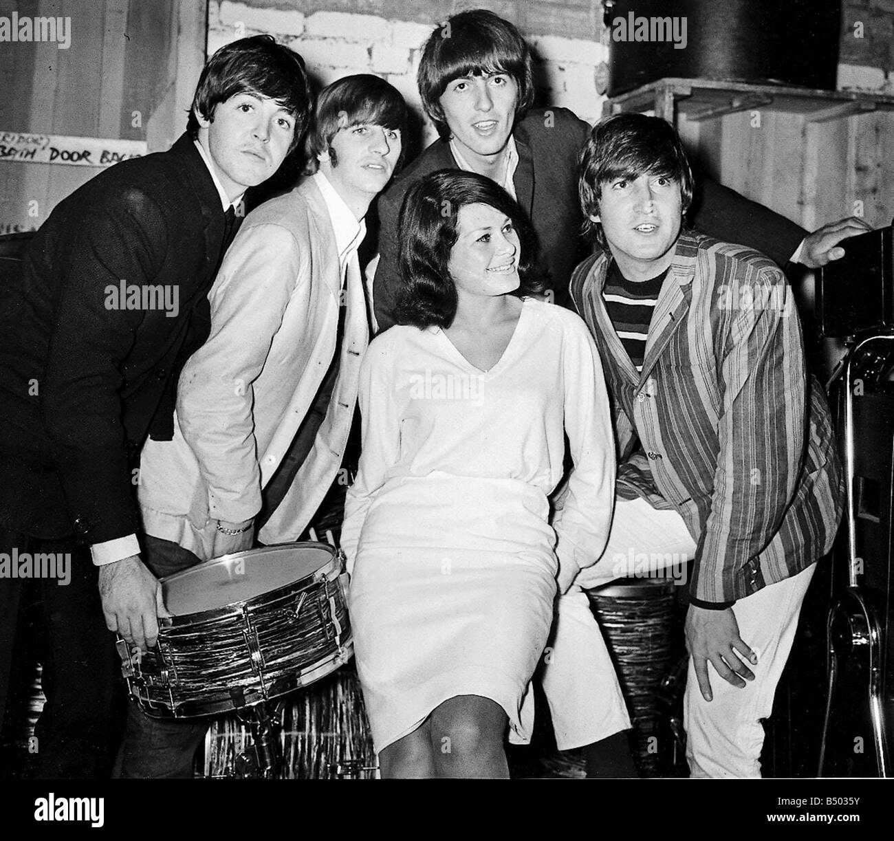 Beatles Files 1964 John Lennon Paul McCartney George Harrison and Ringo Starr with support singer Cherry Rowland July 1964 Stock Photo