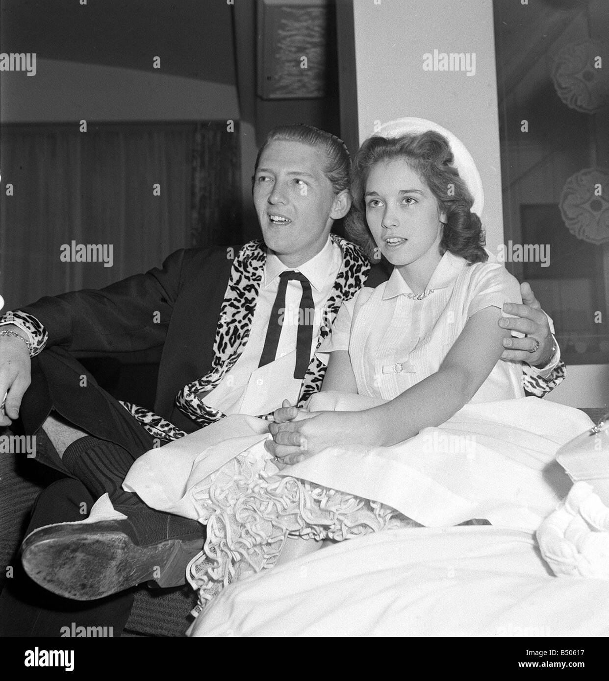 Jerry Lee Lewis Rock and Roll singer May 1958 with his 13 year old wife Myra in London 1950s Stock Photo