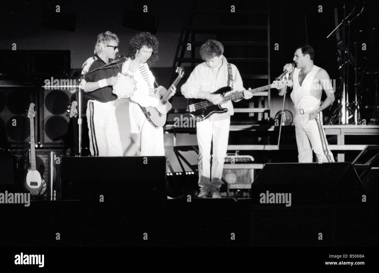 Queen Photos  Queen, Music, Freddie Mercury, Brian May, Roger