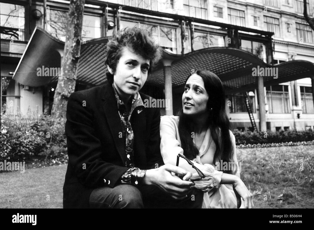 Bob Dylan singer songwriter with Joan Baez American folk singer famous for protest songs anti Vietnam war Stock Photo