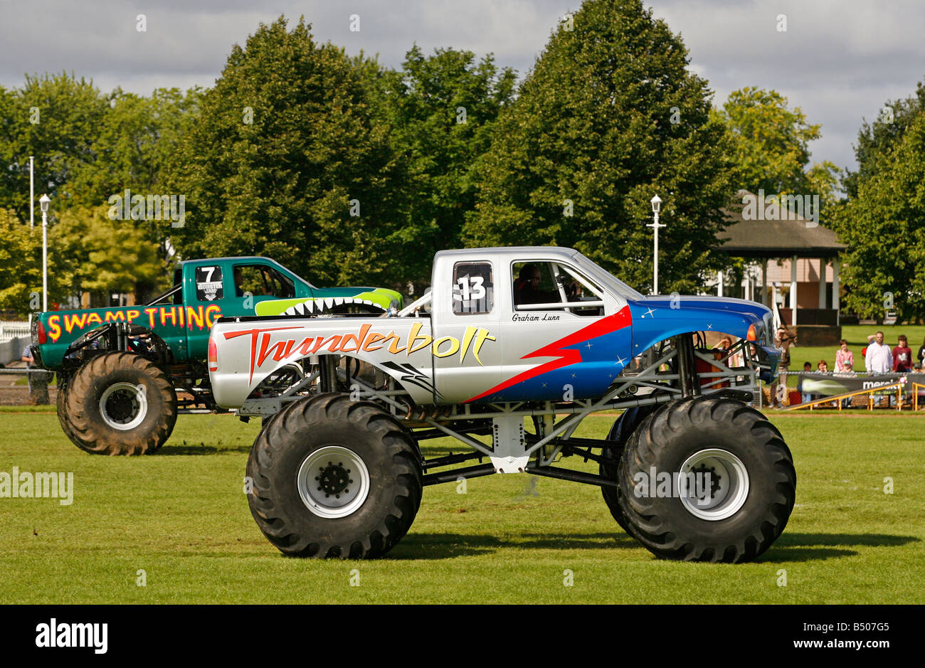 Monster trucks hi-res stock photography and images - Alamy