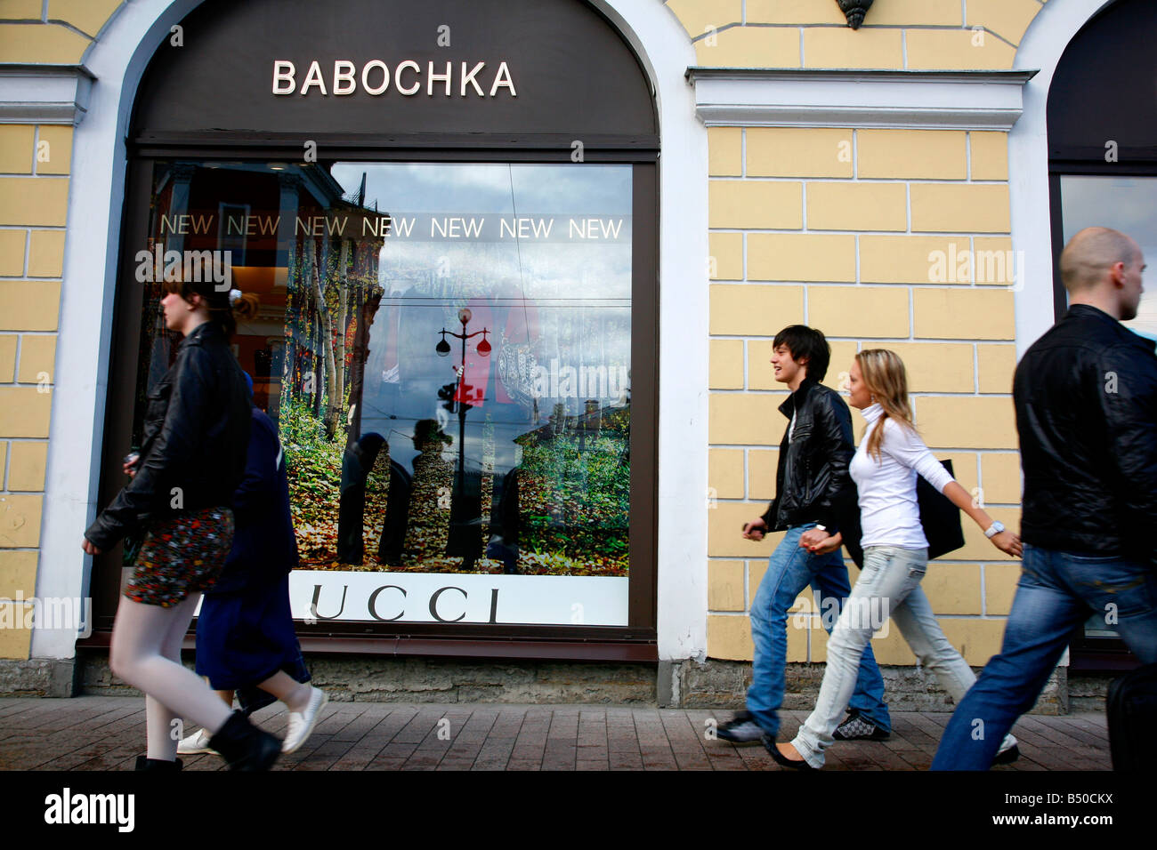 Aug 2008 - People walking by a fashion store on Nevsky Prospekt street St Petersburg Russia Stock Photo