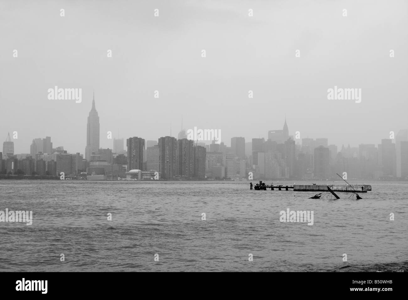 Queens Riverside the manhattan skyline from Queens riverside Stock Photo - Alamy