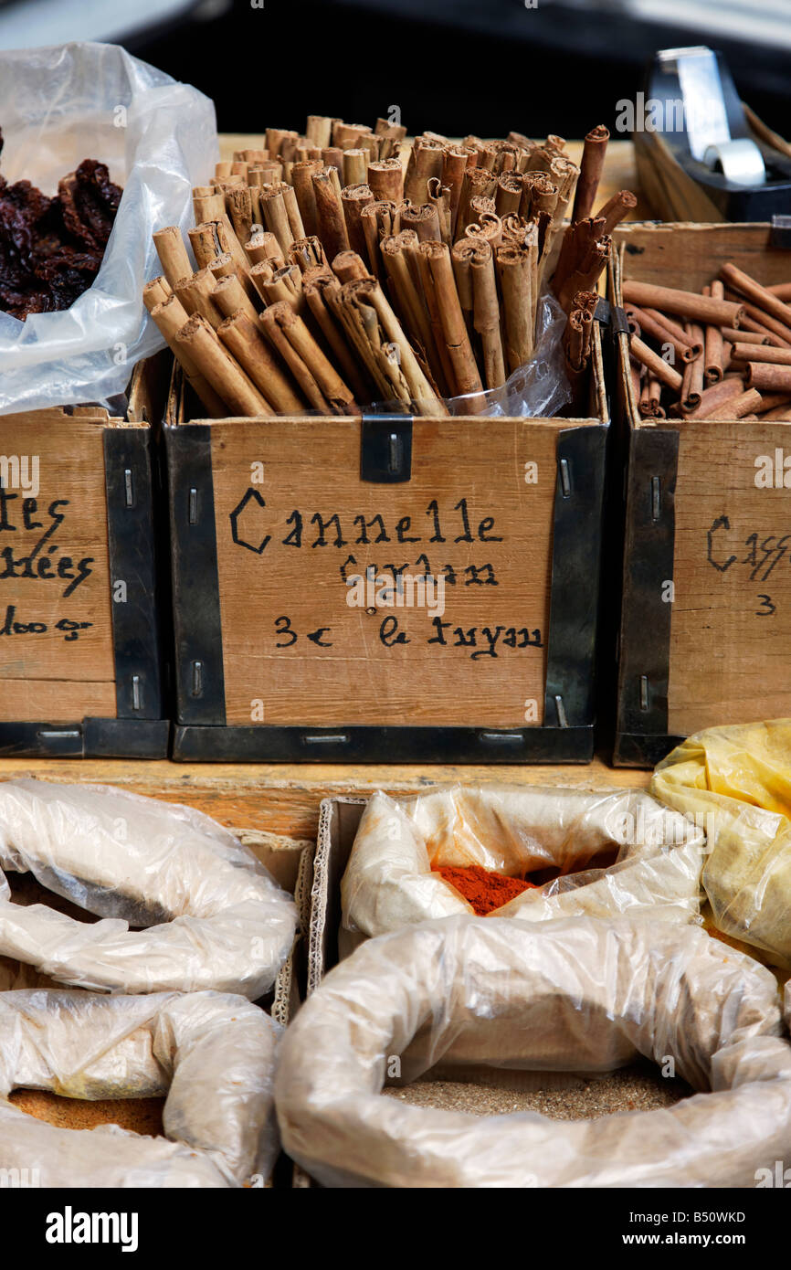 Chili peppers on a market stall hi-res stock photography and images - Alamy